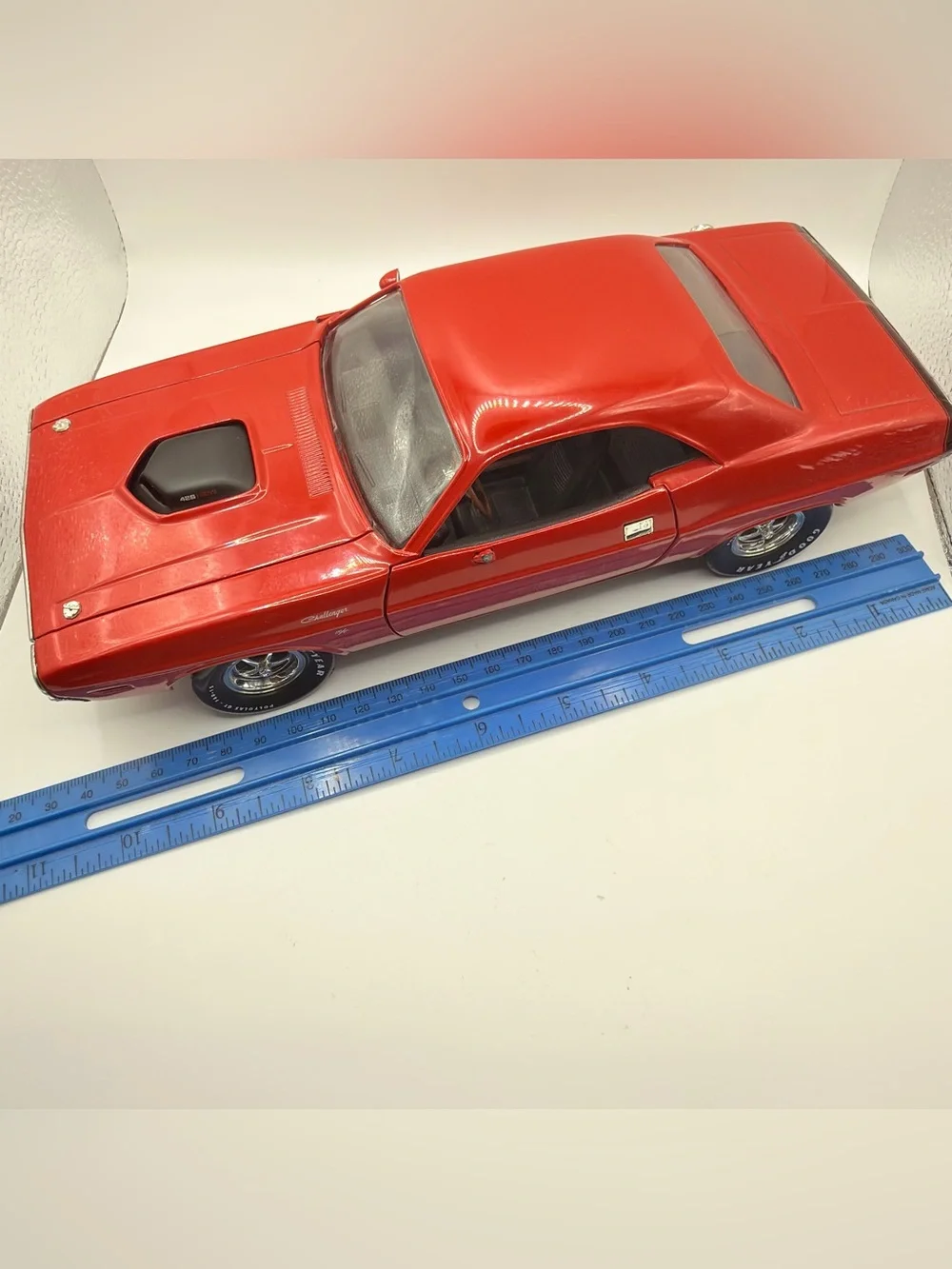 10A ERTL American Muscle - 1970 DODGE CHALLENGER R/T HEMI Red 1/18 Loose No Box